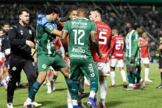 Confrontos e tensão marcam vitória do Internacional sobre a Chapecoense