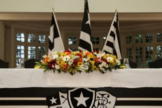 Conselheiros do Botafogo questionam gestão e postura de Alberto Macedo