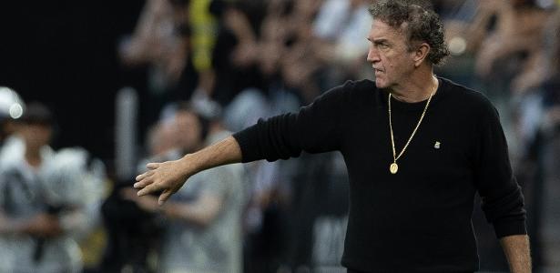 Conselho do Santos sustenta Cuca no cargo apesar da pressão crescente da torcida
