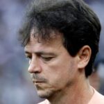 Corinthians acumula seis derrotas consecutivas e Fernando Diniz enfrenta pressão