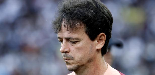 Corinthians acumula seis derrotas consecutivas e Fernando Diniz enfrenta pressão