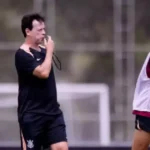 Corinthians: Diniz exalta jovens promessas após revés estratégico no Brasileirão