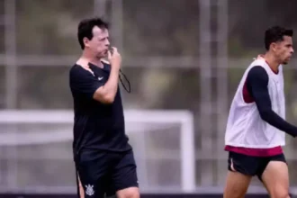 Corinthians: Diniz exalta jovens promessas após revés estratégico no Brasileirão