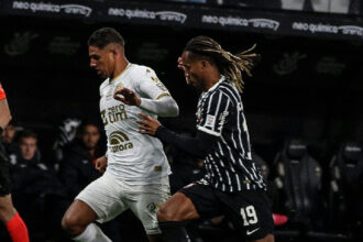 Corinthians e Chapecoense empatam em duelo disputado na Neo Química Arena