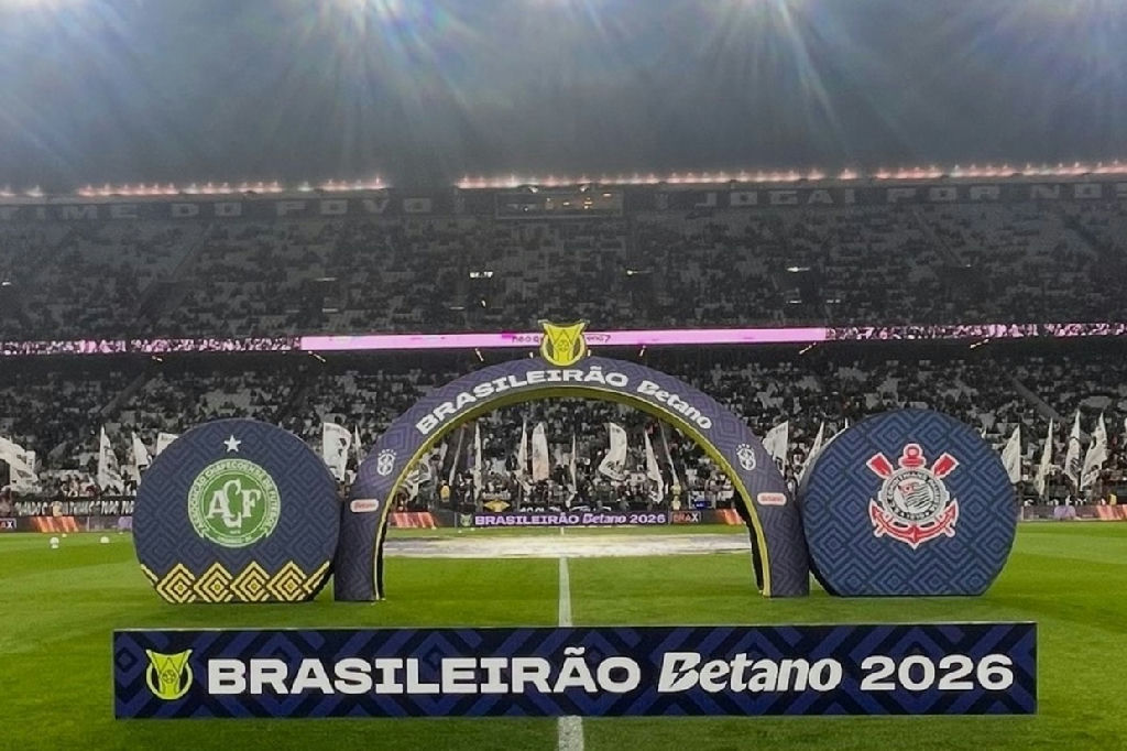 Corinthians e Chapecoense empatam no primeiro tempo em confronto pelo Brasileirão