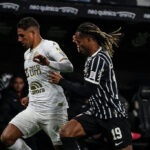 Corinthians e Chapecoense medem forças em duelo decisivo na Neo Química Arena