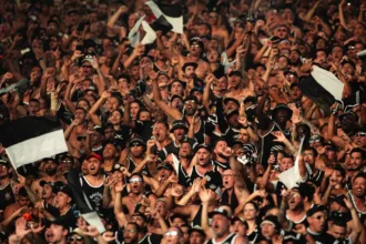 Corinthians enfrenta protesto da torcida em meio a crise no Brasileirão