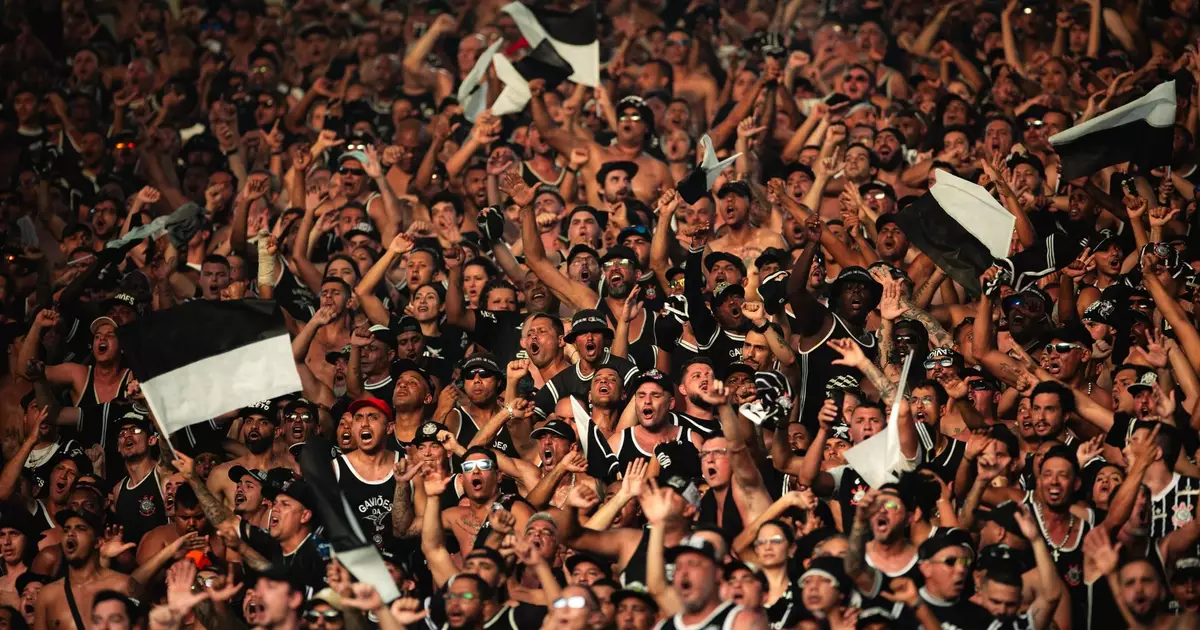 Corinthians enfrenta protesto da torcida em meio a crise no Brasileirão