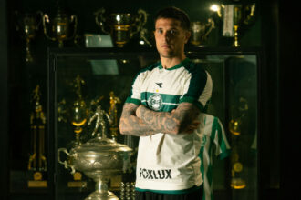 Coritiba oficializa a chegada do lateral Fabricio Bustos