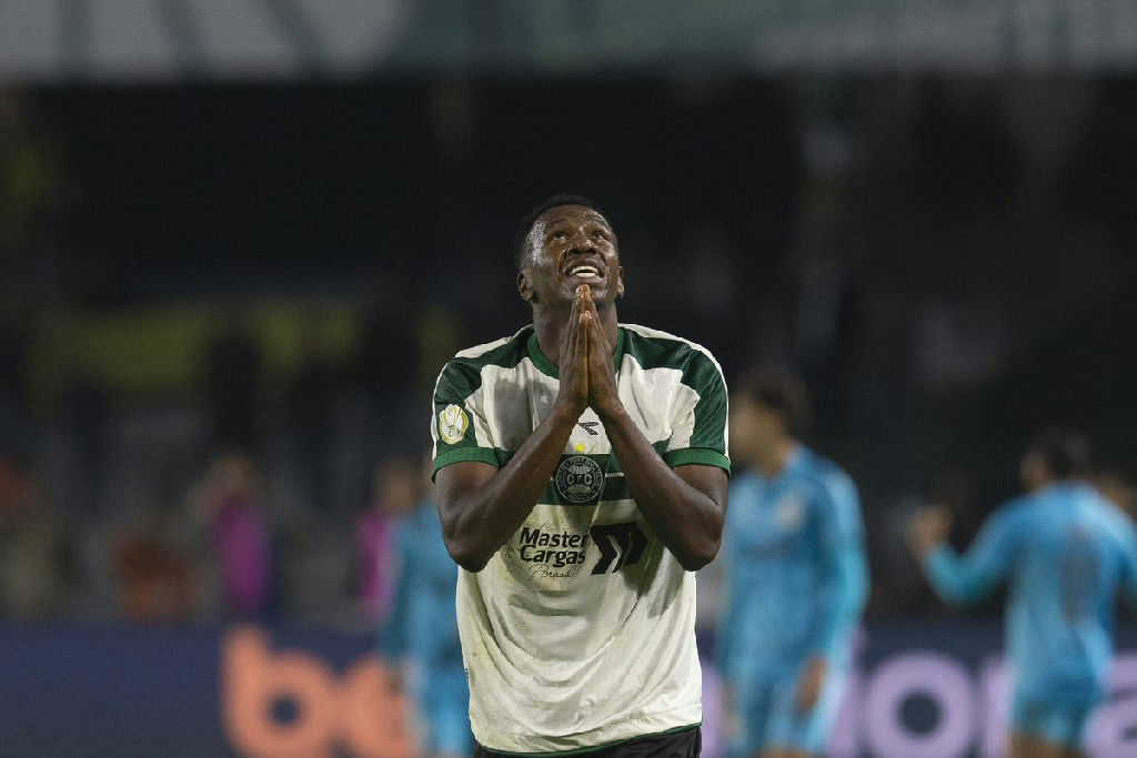 Coritiba perde o zagueiro Jacy para confronto decisivo contra o Vasco