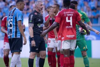 Crise no futebol gaúcho coloca Grêmio e Internacional sob ameaça de rebaixamento