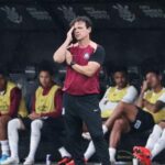 Críticas ao trabalho de Fernando Diniz no Corinthians ganham força nos bastidores