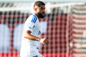 Cruzeiro supera o Vitória fora de casa com gol decisivo de Lucas Villalba