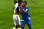 Crysencio Summerville é expulso após empurrar adversário para fora do campo