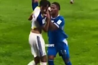 Crysencio Summerville é expulso após empurrar adversário para fora do campo