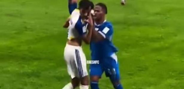 Crysencio Summerville é expulso após empurrar adversário para fora do campo