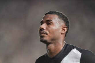 Cuiabano atrai interesse de clubes sauditas, mas prioriza permanência no Vasco