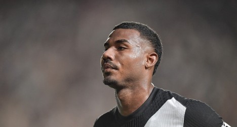 Cuiabano atrai interesse de clubes sauditas, mas prioriza permanência no Vasco