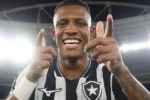Danilo alcança marca histórica pelo Botafogo em noite de brilho contra o Grêmio