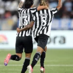 Danilo reencontra o bom futebol e recebe elogios de Alex Telles no Botafogo