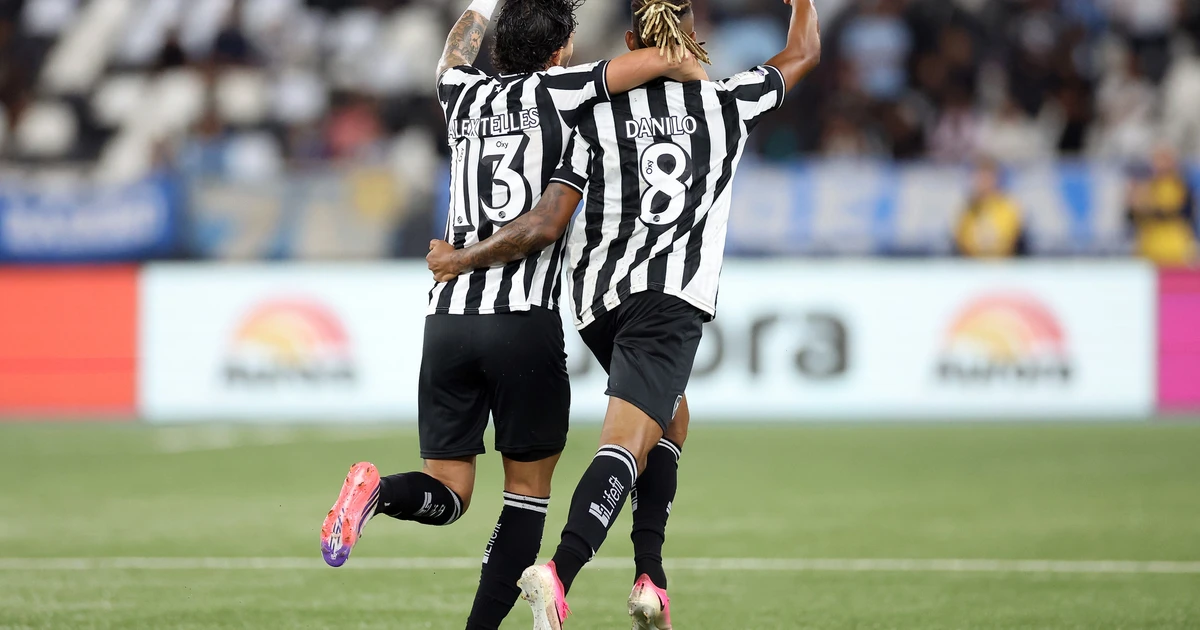 Danilo reencontra o bom futebol e recebe elogios de Alex Telles no Botafogo