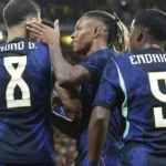 Danilo se destaca em vitória da Seleção Brasileira com nova função tática