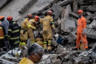 Desabamento de prédio na Penha deixa cinco mortos e gera investigação na prefeitura