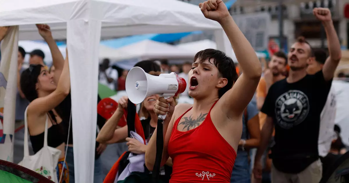 Despejo de idosa de 87 anos em Madri acende debate e gera protestos massivos por moradia