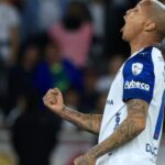Deyverson apoia companheiro após eliminação da LDU em duelo contra o Palmeiras