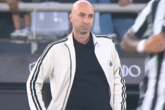 Dirigente do Botafogo cobra fato novo após empate e cita superioridade tática de Mancini