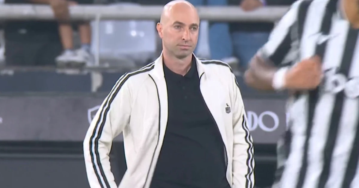 Dirigente do Botafogo cobra fato novo após empate e cita superioridade tática de Mancini