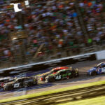 Disputa acirrada marca a etapa da Cup Series no Kansas