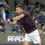 Djokovic estende domínio em Pequim com 30ª vitória e invencibilidade mantida