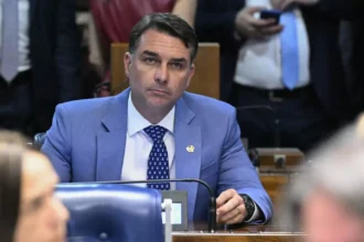 Documentos revelam gastos de ex-sócio com Flávio Bolsonaro e suposto lobby no STF