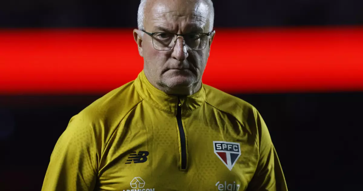 Dorival Júnior justifica uso de titulares em derrota do São Paulo para o Palmeiras