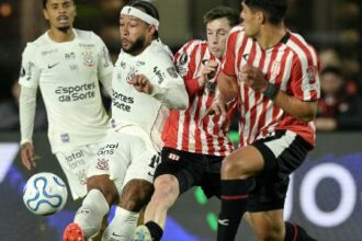 Dualidade do Corinthians expõe contraste entre ambição continental e risco de queda