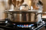 Economia de gás na cozinha: por que tampar a panela é essencial