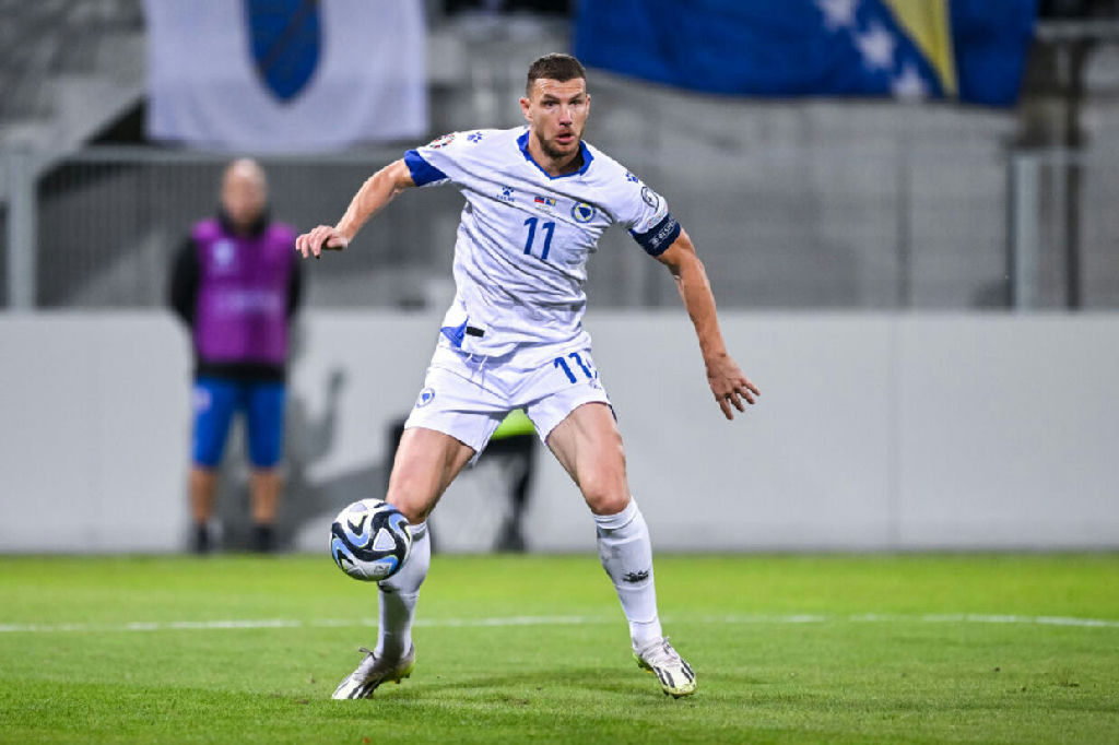 Edin Dzeko confirma aposentadoria da seleção da Bósnia e Herzegovina