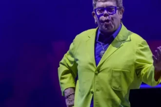 Elton John retorna aos palcos em apresentação histórica no Rock in Rio 2026