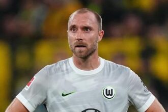 Eriksen prioriza a família e rescinde contrato com Wolfsburg após novo susto em campo