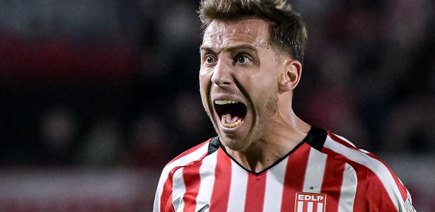 Estudiantes e Corinthians duelam por vaga na semifinal da Libertadores