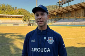Ex-vasco Souza assume dupla função de jogador e treinador em desafio na quarta divisão carioca