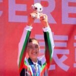 Fariba Hashimi conquista prata no ciclismo após superar barreiras no Afeganistão