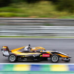 Fausto Arnaudo domina pista molhada e vence na Fórmula 4 Brasil em Interlagos
