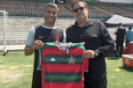 Felipe e Pedro Emanuel recebem camisa da Portuguesa em evento no Luso-brasileiro