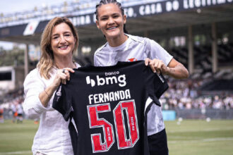 Fernanda alcança marca de 50 jogos pelo futebol feminino do Vasco