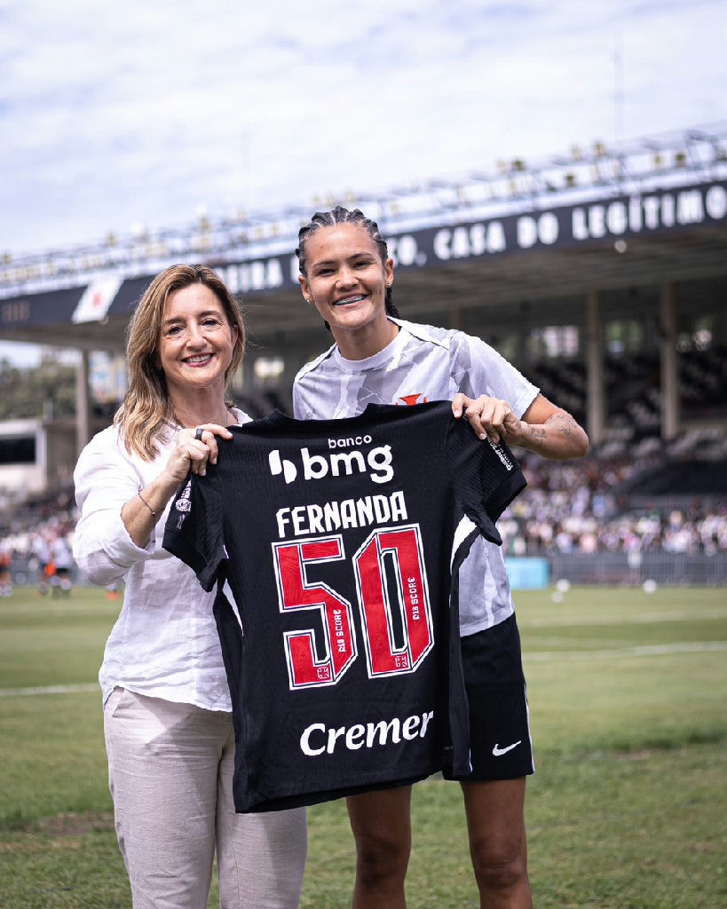 Fernanda alcança marca de 50 jogos pelo futebol feminino do Vasco