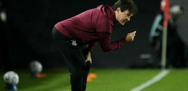Fernando Diniz elogia postura do Corinthians após empate decisivo na Libertadores