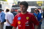 Ferrari aposta em visual preto para Charles Leclerc no GP de Singapura