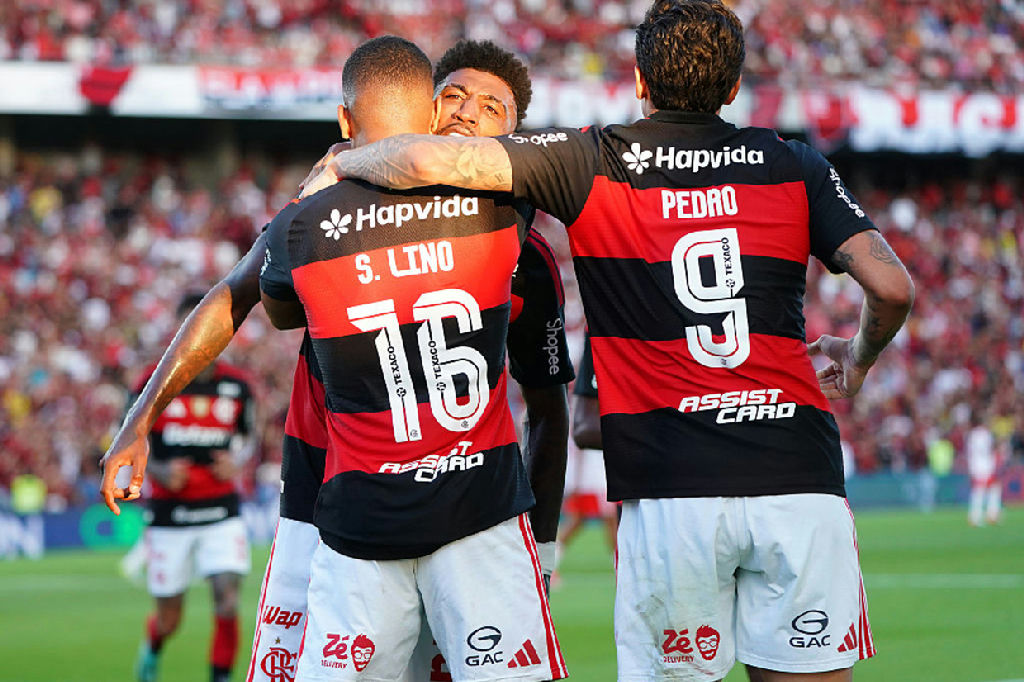 Flamengo alcança marca histórica de 100 gols na temporada de 2026